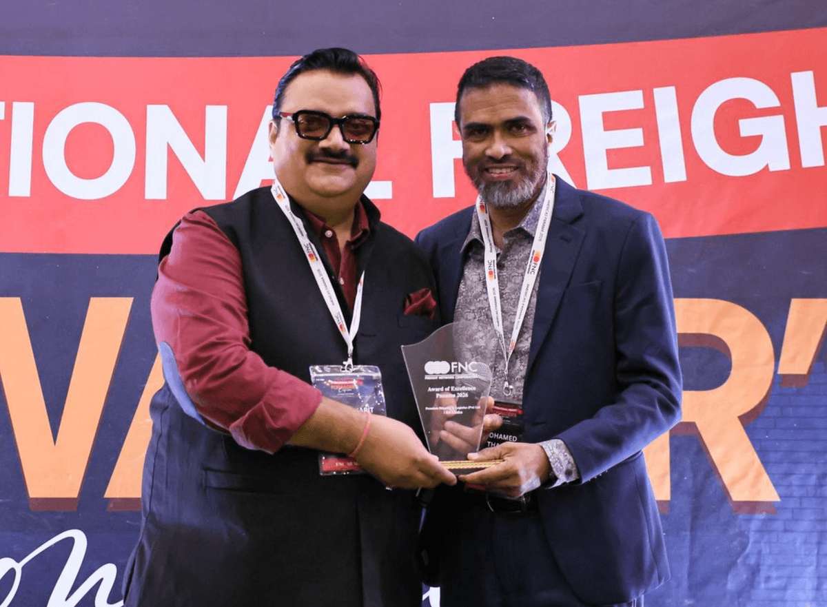 Two freight partners receiving an award at an FNC event